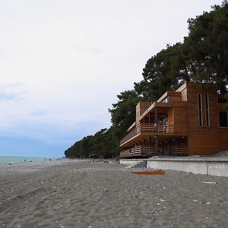 Hotel Kiparis Pizunda Esterno foto
