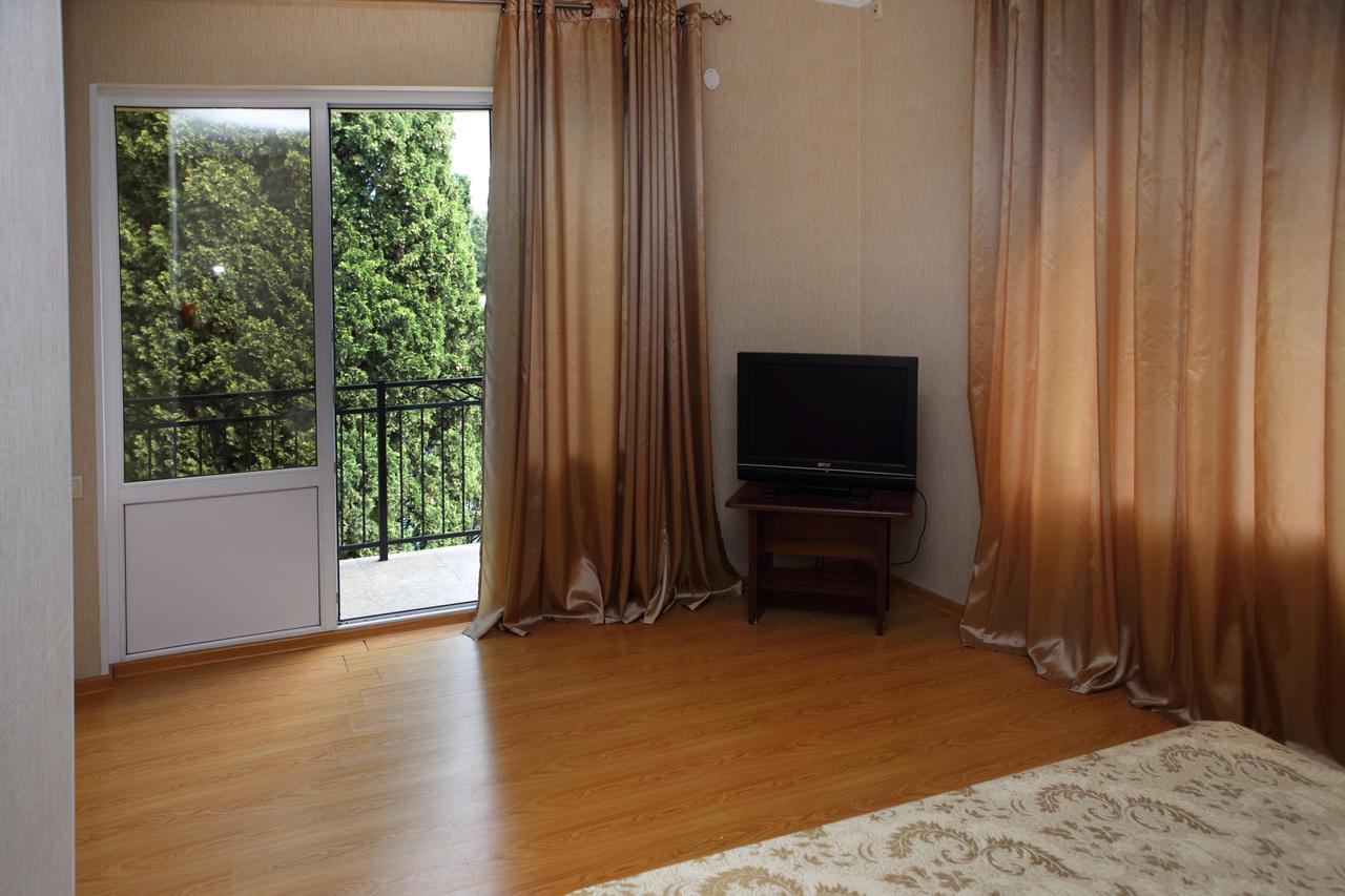 Hotel Kiparis Pizunda Esterno foto