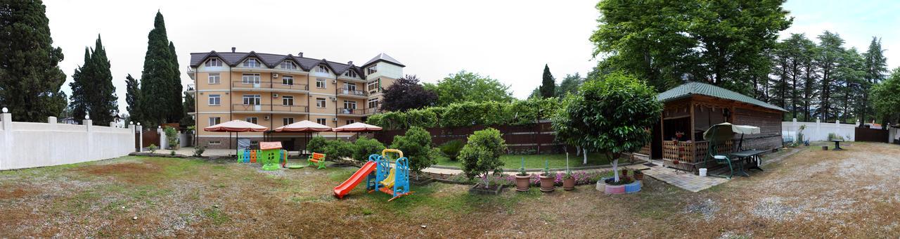 Hotel Kiparis Pizunda Esterno foto