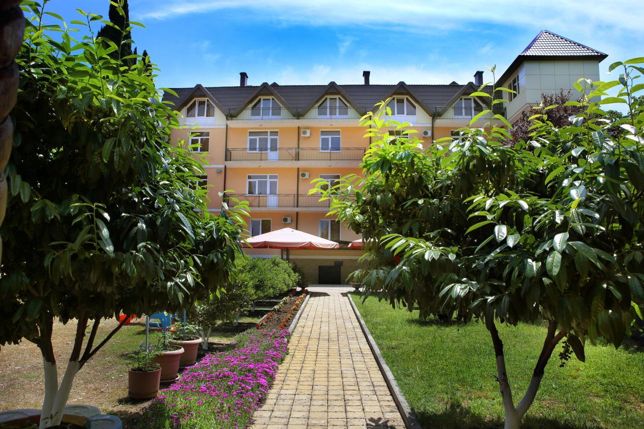 Hotel Kiparis Pizunda Esterno foto