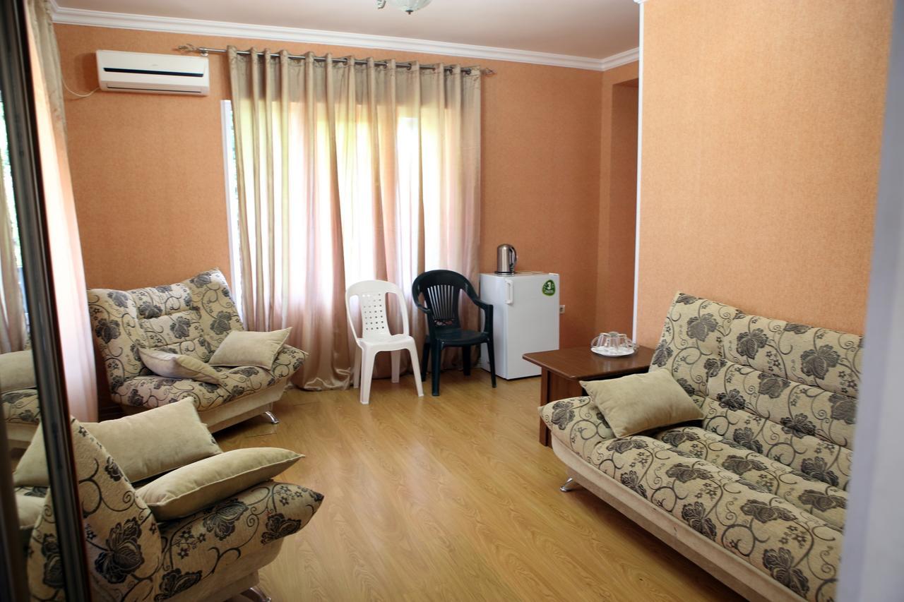 Hotel Kiparis Pizunda Esterno foto
