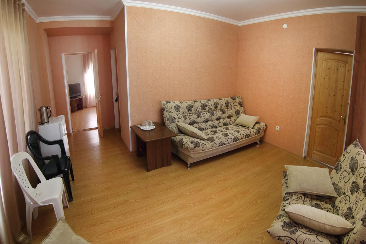 Hotel Kiparis Pizunda Esterno foto