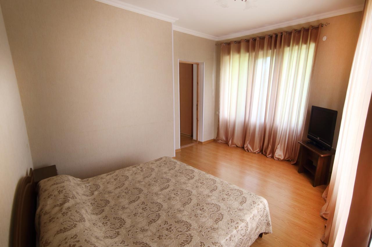 Hotel Kiparis Pizunda Esterno foto