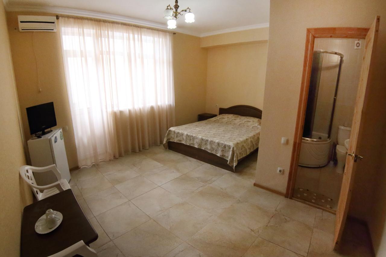 Hotel Kiparis Pizunda Esterno foto