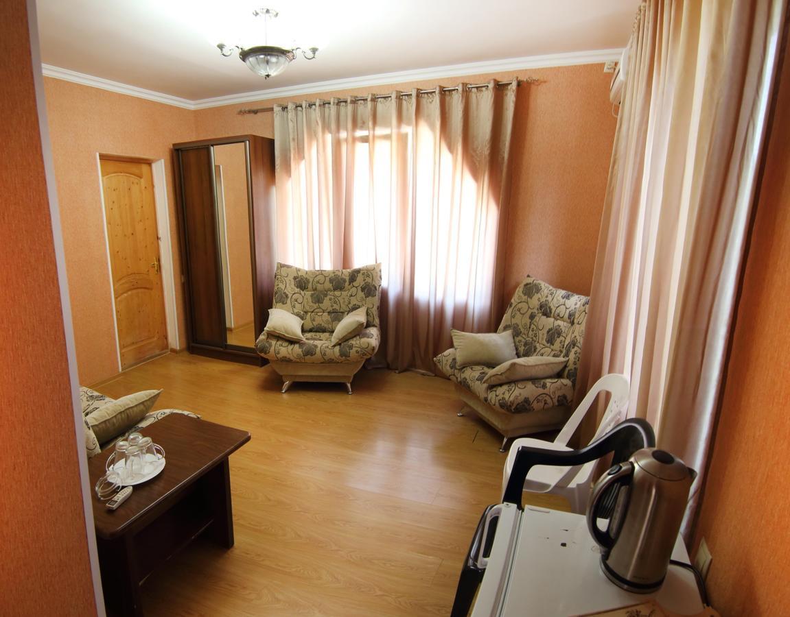 Hotel Kiparis Pizunda Esterno foto