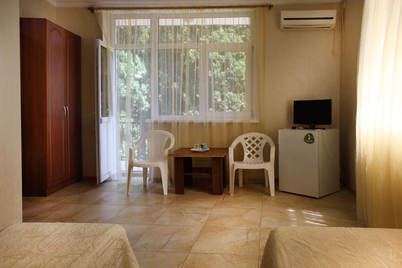 Hotel Kiparis Pizunda Esterno foto