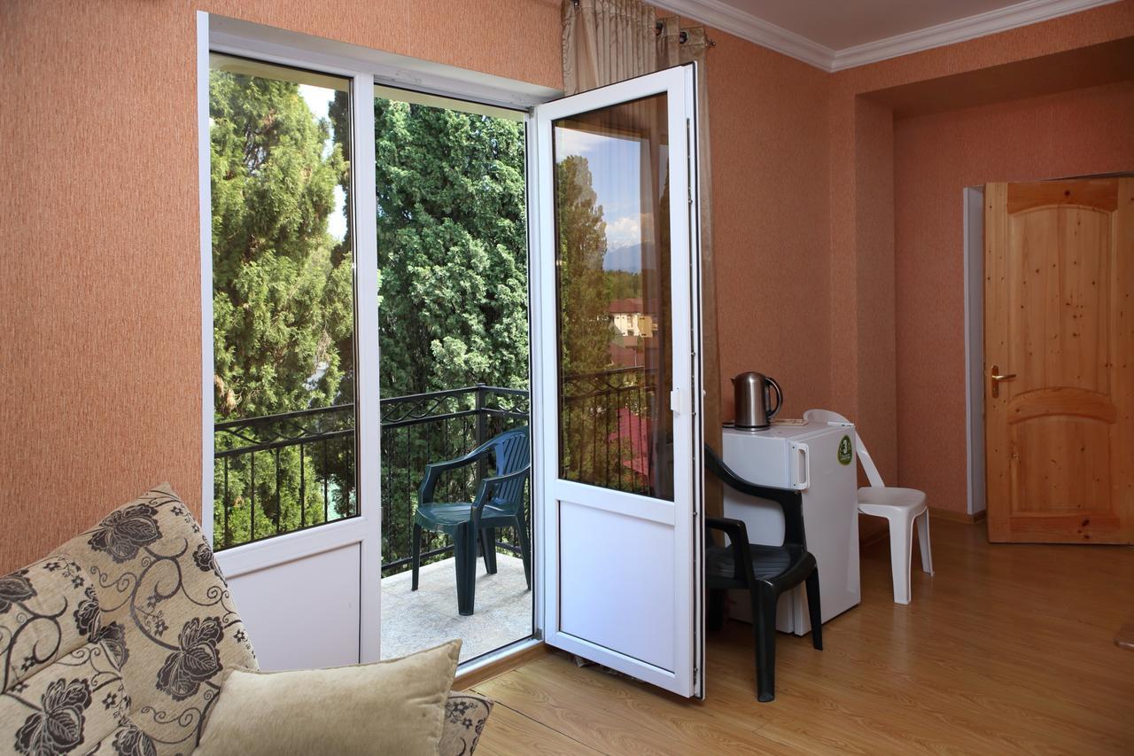 Hotel Kiparis Pizunda Esterno foto