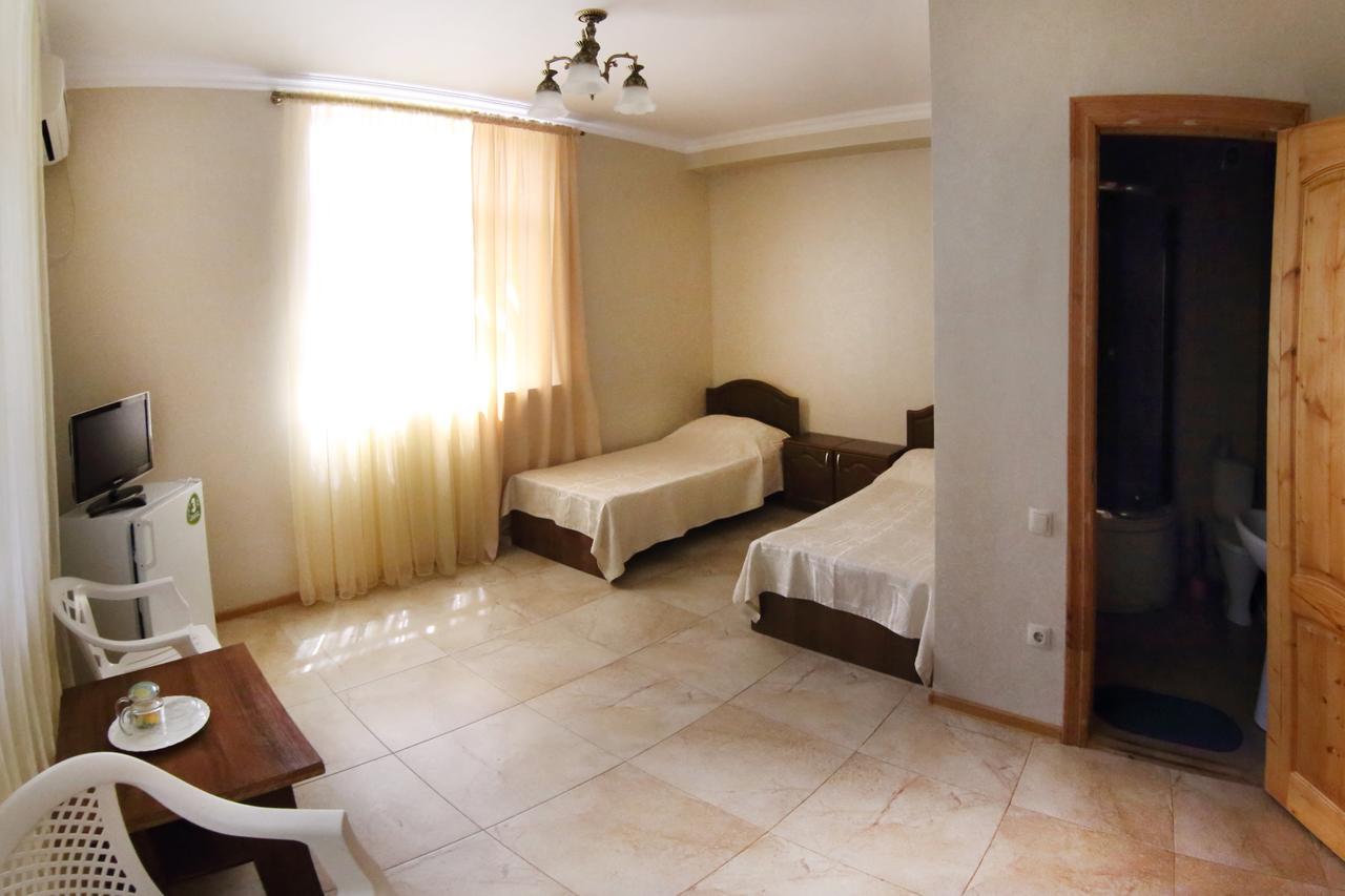 Hotel Kiparis Pizunda Esterno foto