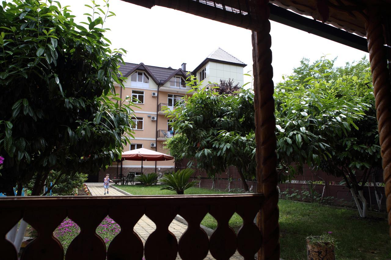 Hotel Kiparis Pizunda Esterno foto