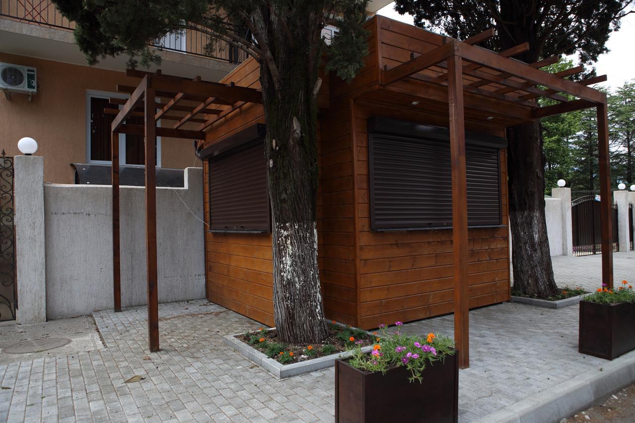 Hotel Kiparis Pizunda Esterno foto