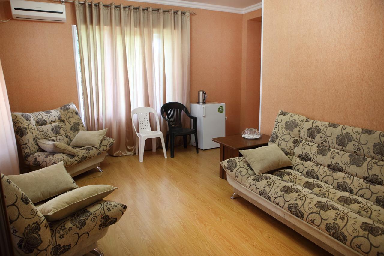 Hotel Kiparis Pizunda Esterno foto