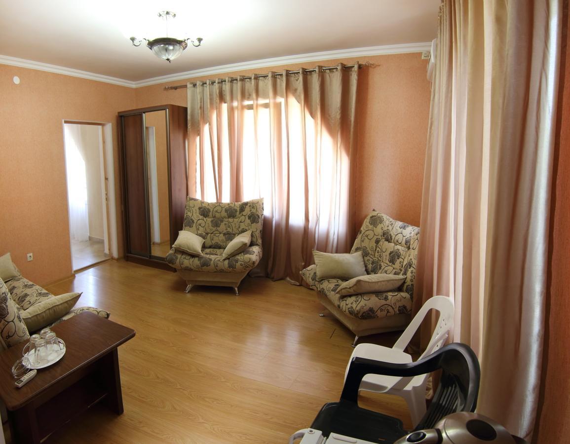 Hotel Kiparis Pizunda Esterno foto