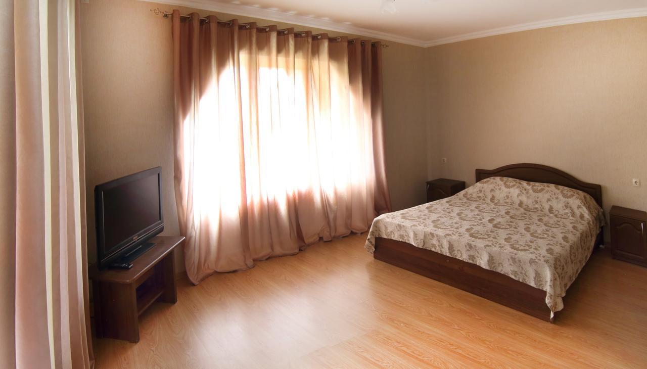 Hotel Kiparis Pizunda Esterno foto