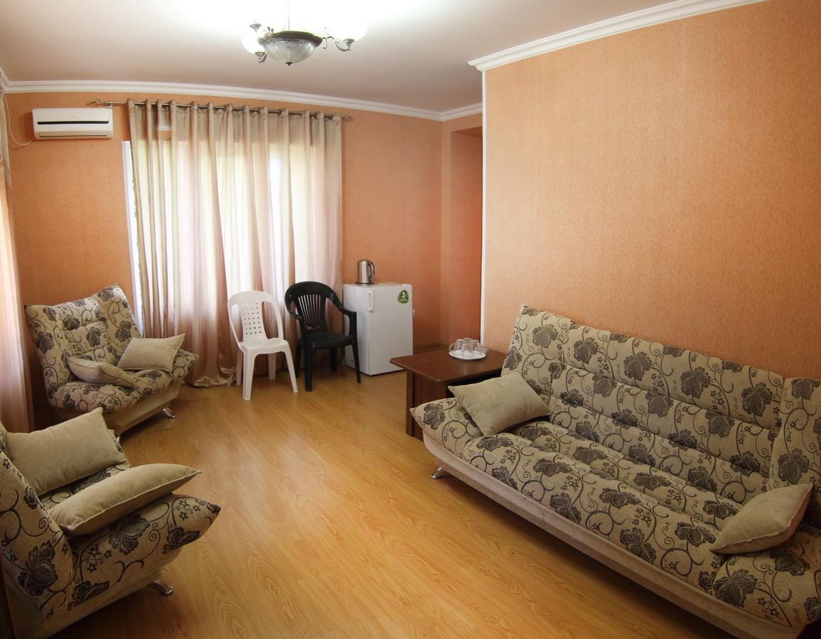Hotel Kiparis Pizunda Esterno foto