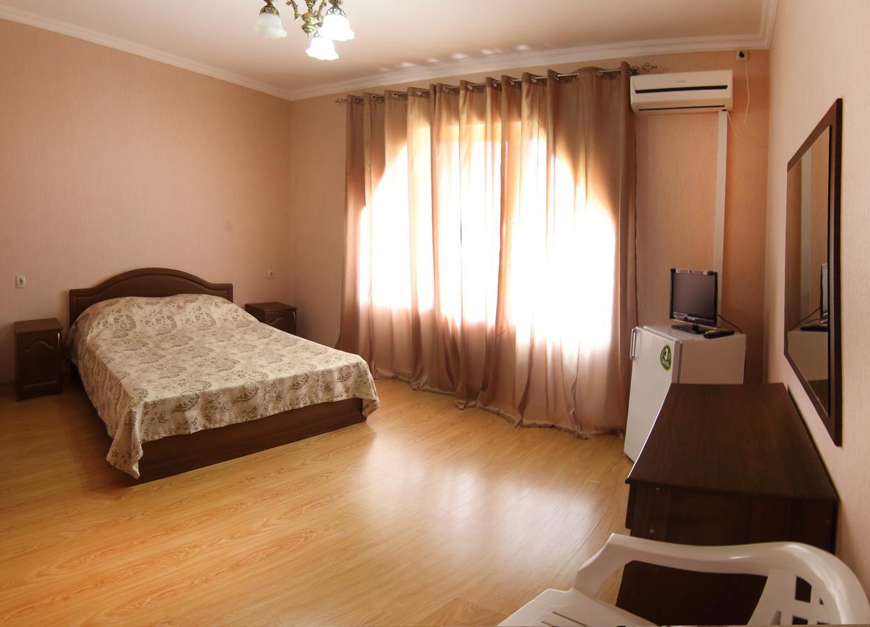 Hotel Kiparis Pizunda Esterno foto