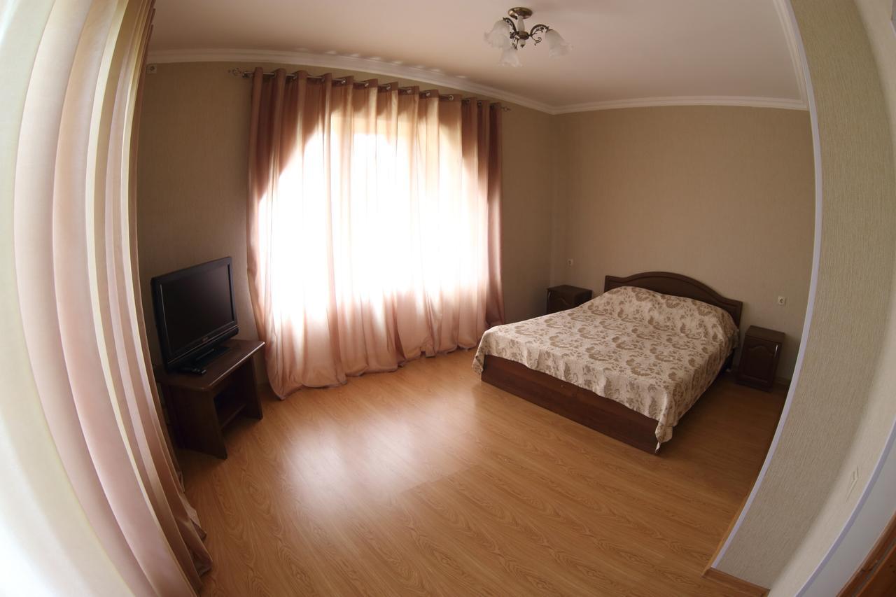 Hotel Kiparis Pizunda Esterno foto