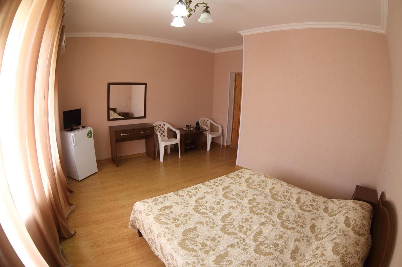 Hotel Kiparis Pizunda Esterno foto