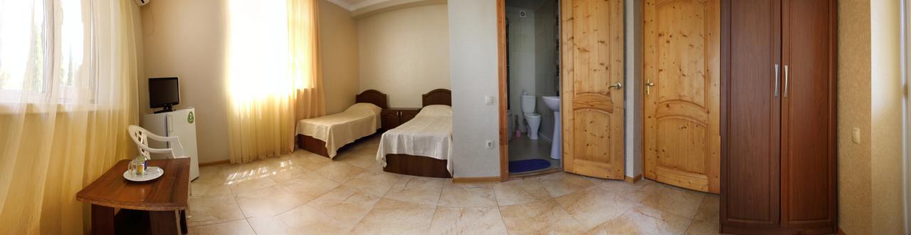 Hotel Kiparis Pizunda Esterno foto