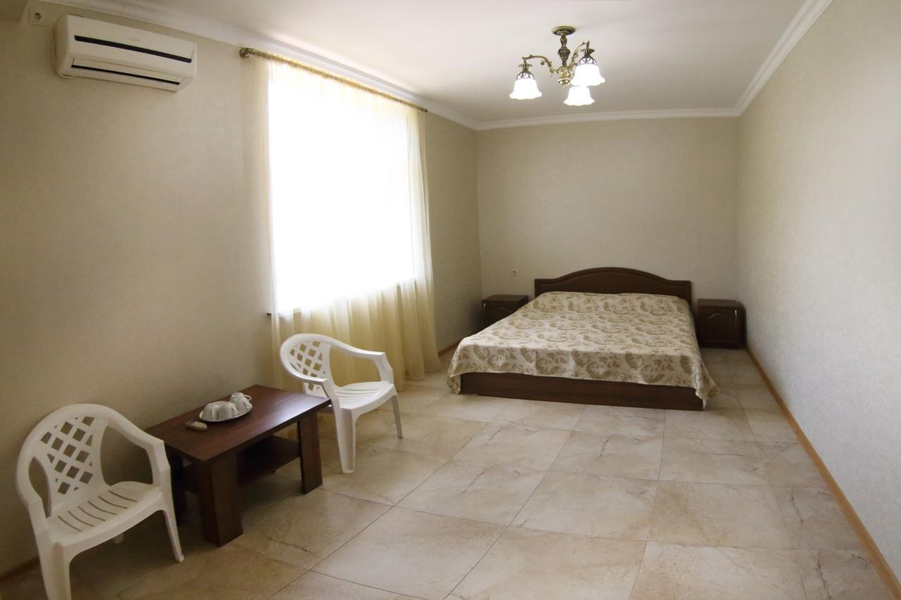 Hotel Kiparis Pizunda Esterno foto