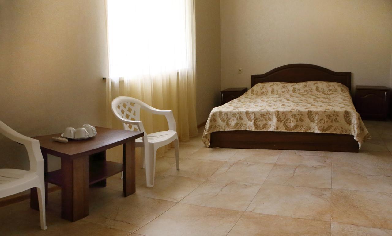 Hotel Kiparis Pizunda Esterno foto
