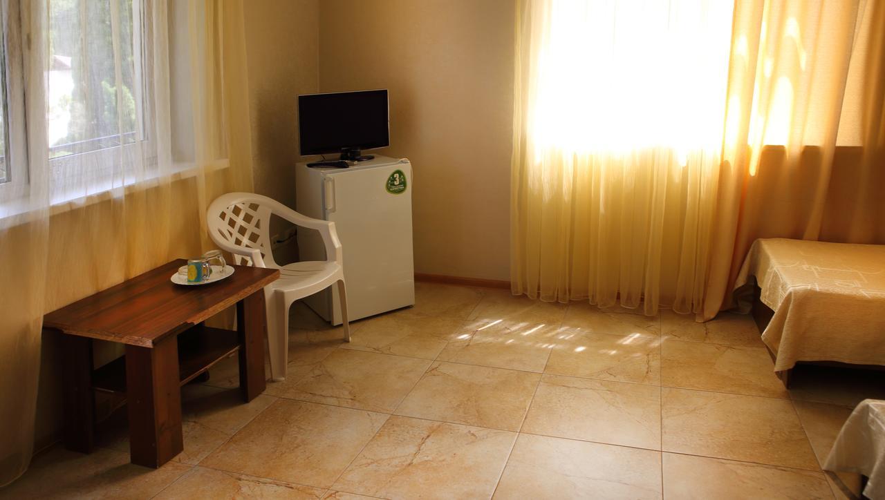 Hotel Kiparis Pizunda Esterno foto
