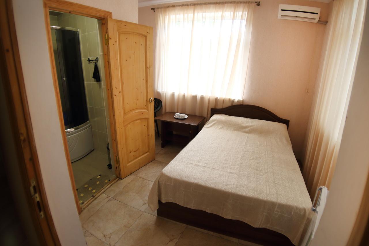 Hotel Kiparis Pizunda Esterno foto